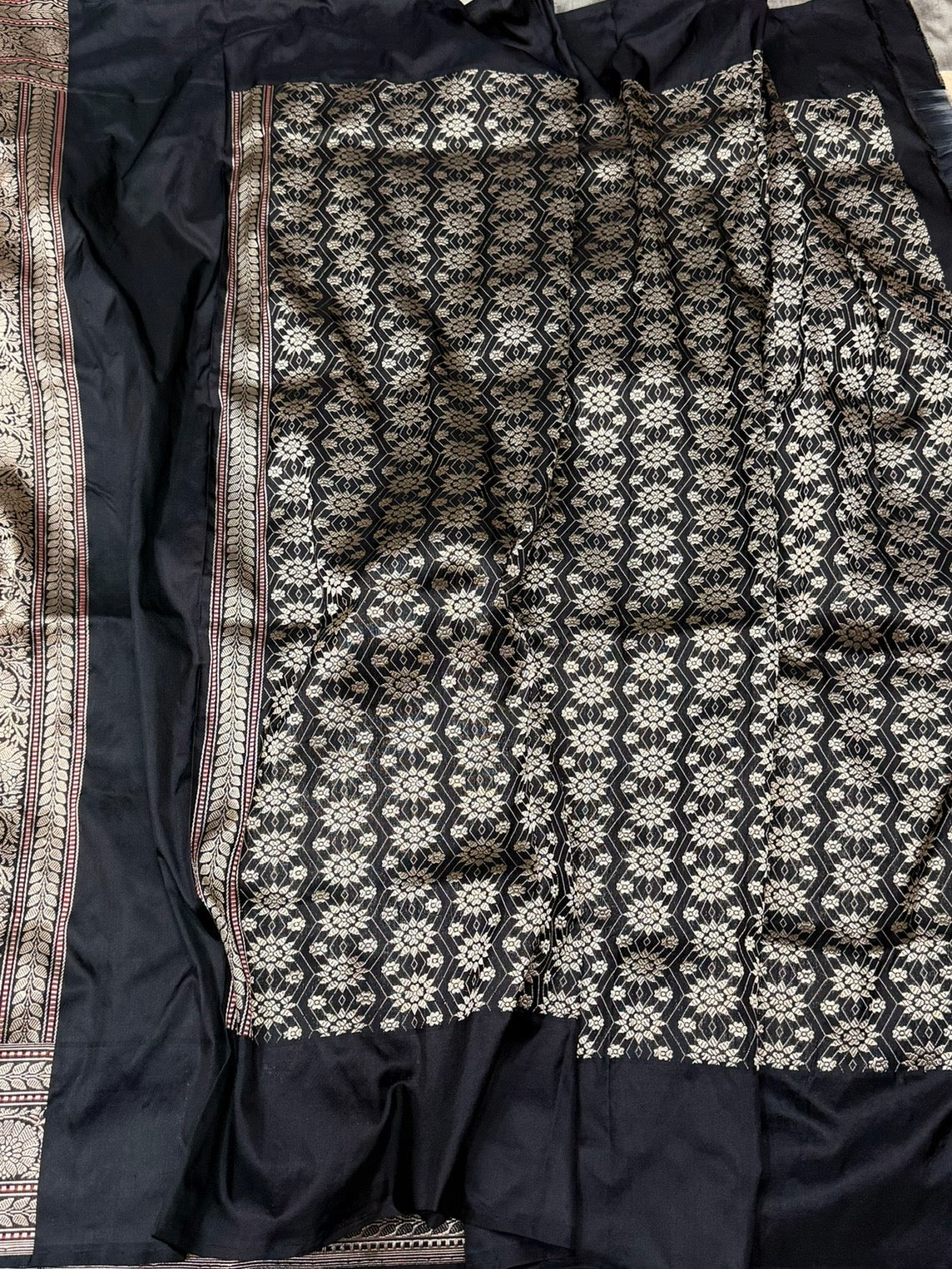 Cream Pure Banarasi Katan Silk Saree – Handwoven Kadwa Booti