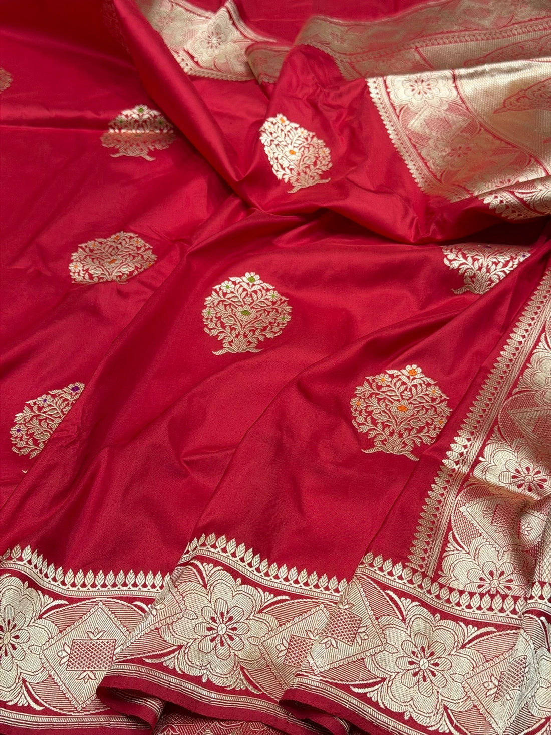 Red Handwoven Pure Banarasi Silk Saree – Katan Silk, Kadwa Weave &amp; Elegant Traditional Border