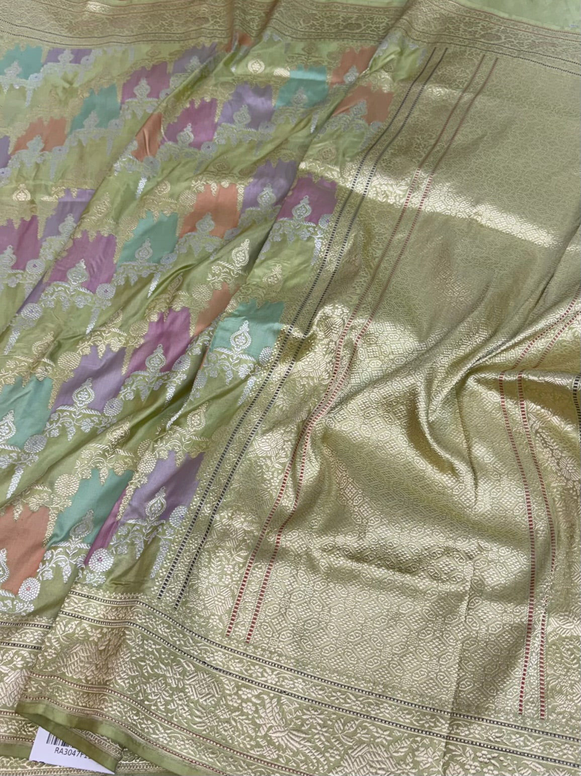 Parrot Green Handwoven Banarasi Pure Katan Silk Rangkaat  Saree