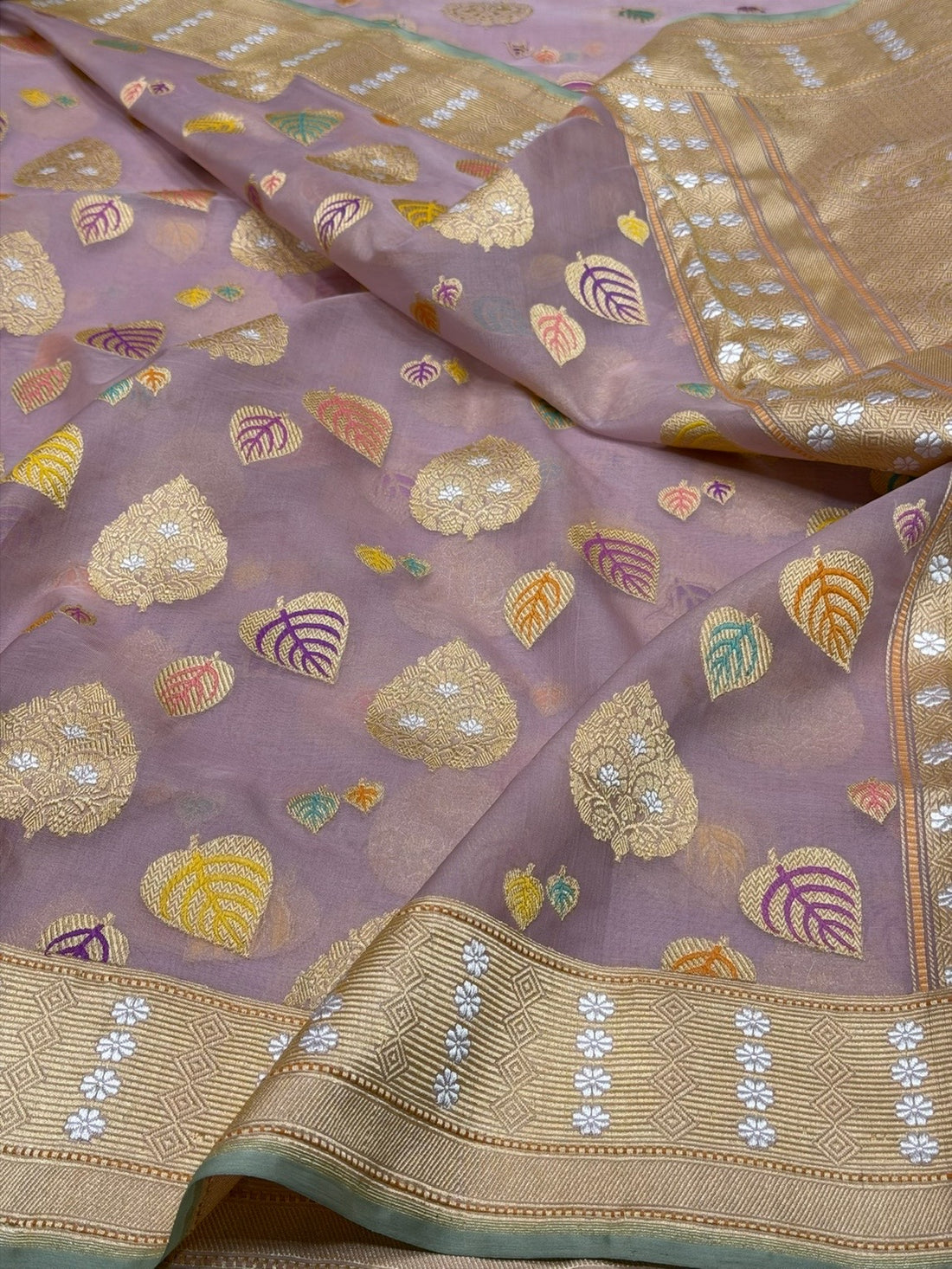 Dusty Lilac Handwoven Pure Banarasi Organza Silk Saree – Kadwa Weave with Meenakari Motifs