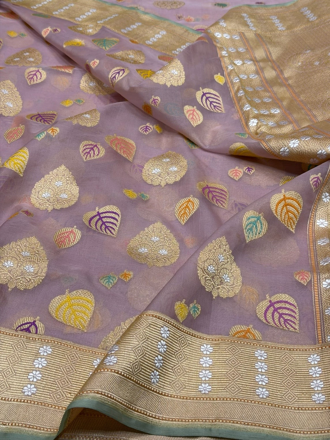 Dusty Lilac Handwoven Pure Banarasi Organza Silk Saree – Kadwa Weave with Meenakari Motifs
