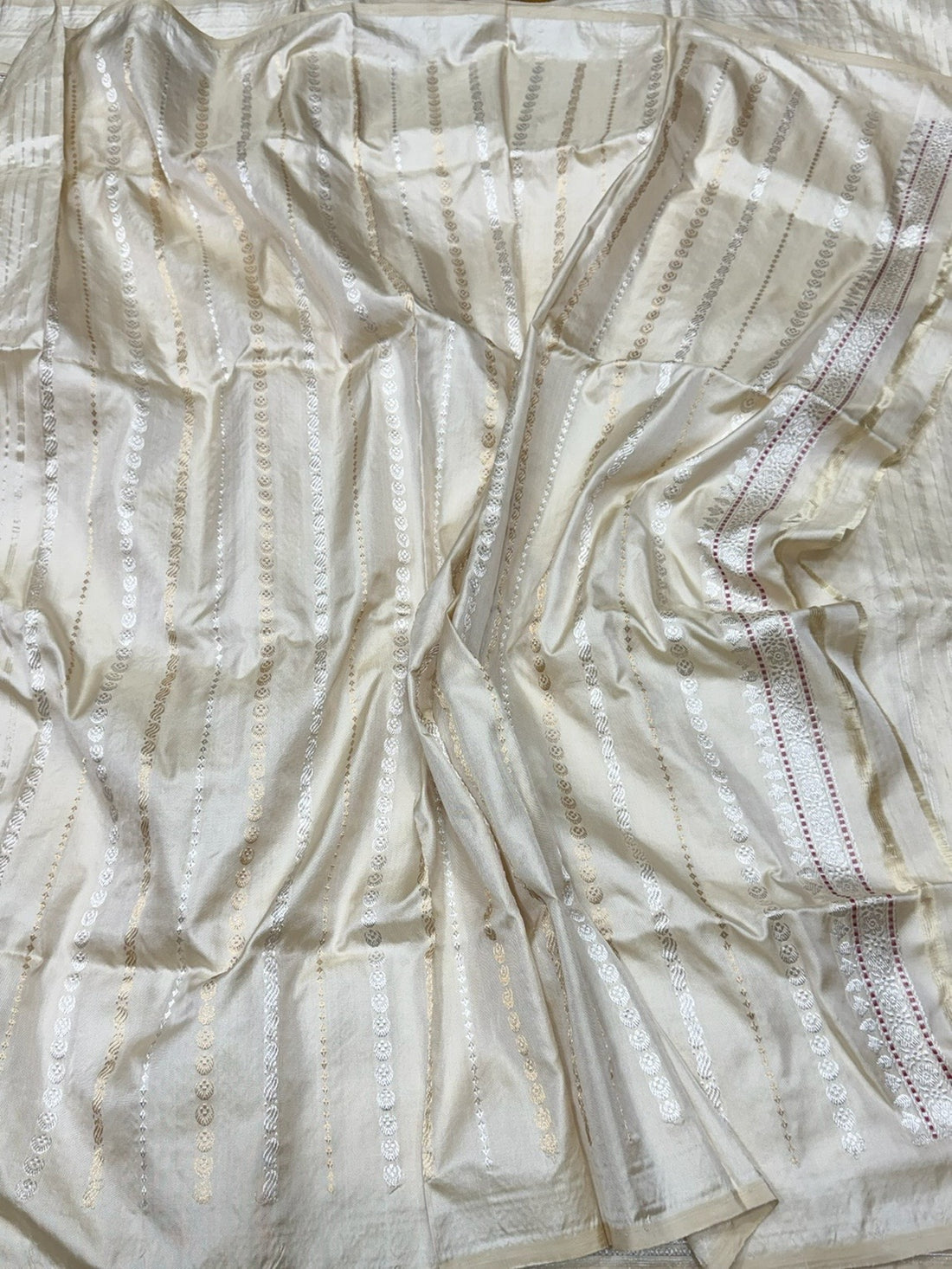 Cream Handwoven Pure Banarasi Ektara Silk Saree
