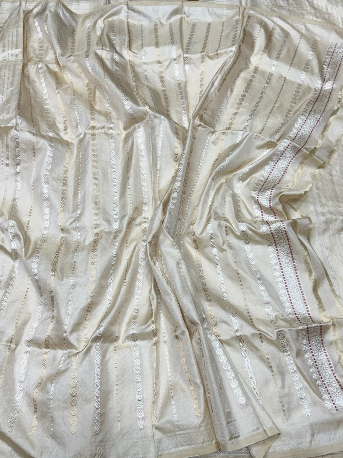Cream Handwoven Pure Banarasi Ektara Silk Saree