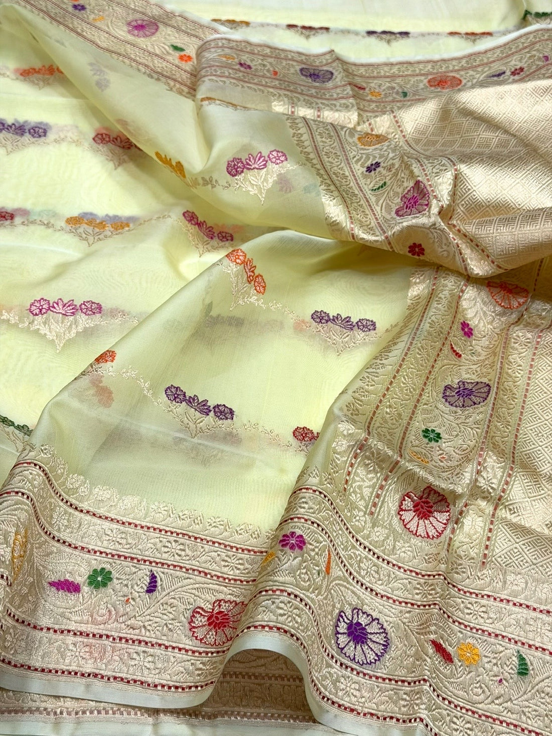 Pastel Yellow Handwoven Pure Banarasi Organza Silk Saree in Kadwa Weave | 100% Pure Kora Silk