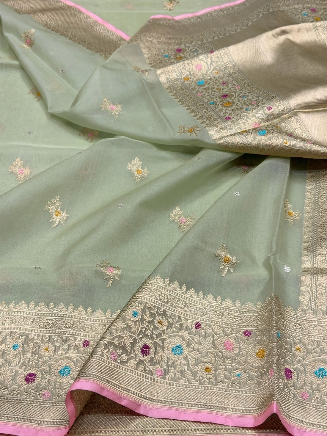 Pista Green Handwoven Banarasi Pure Organza Silk Saree – Luxury Kadwa Handloom Saree