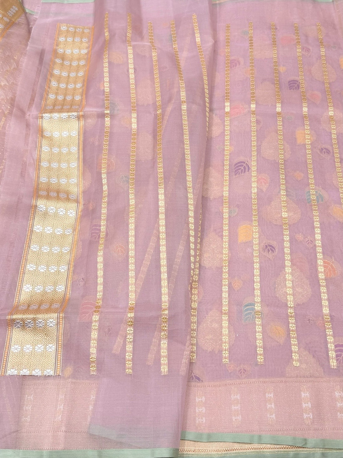 Dusty Lilac Handwoven Pure Banarasi Organza Silk Saree – Kadwa Weave with Meenakari Motifs