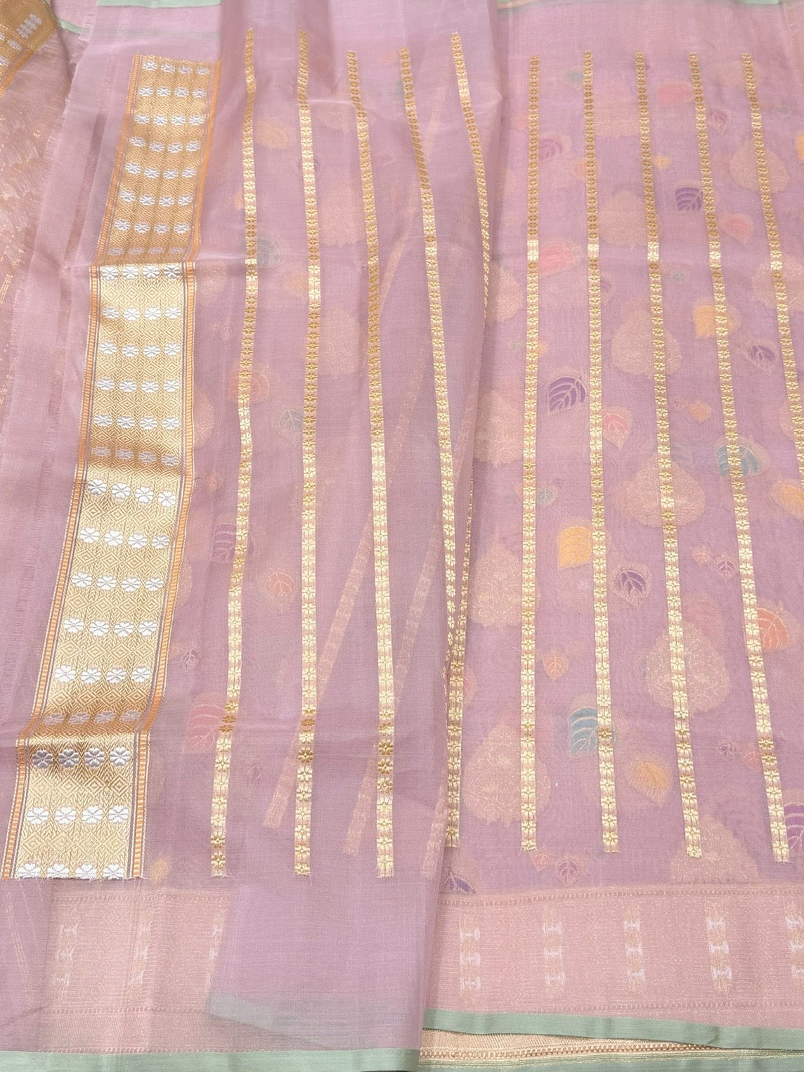 Dusty Lilac Handwoven Pure Banarasi Organza Silk Saree – Kadwa Weave with Meenakari Motifs