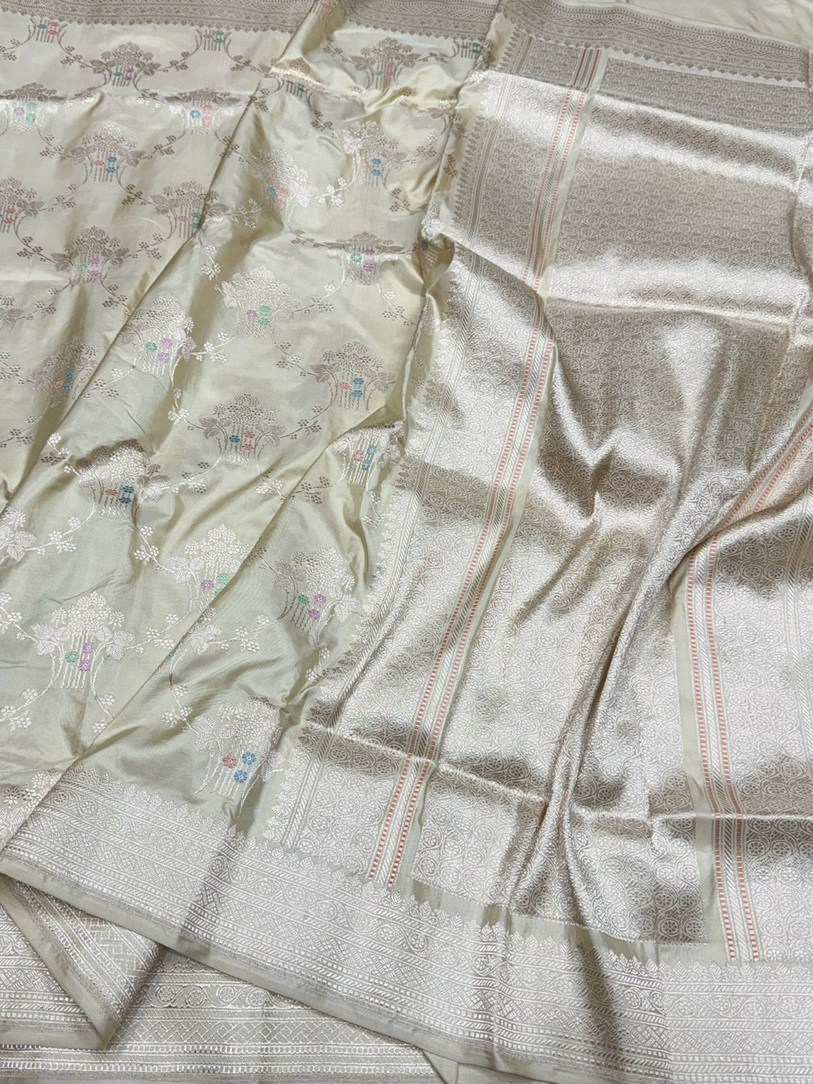 Ivory Handwoven Pure Banarasi Silk Saree – Kadwa Weave in 100% Katan Mulberry Silk
