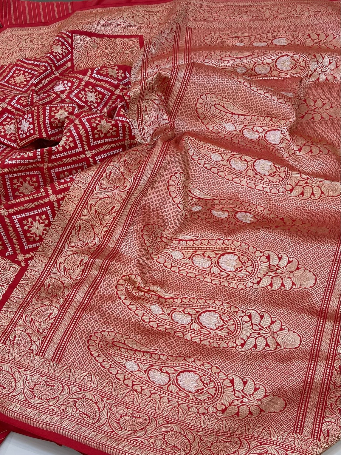 Red Handwoven Pure Banarasi Silk Saree in Kadwa Weave