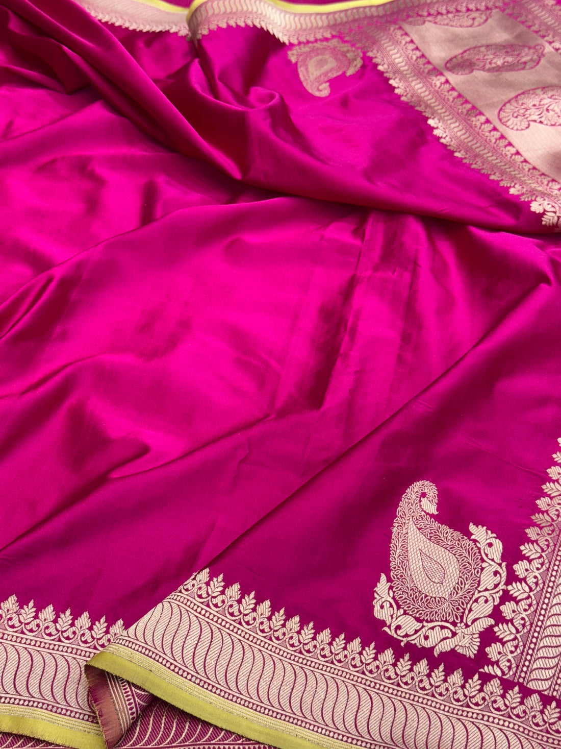 Rani Pink Handwoven Pure Banarasi Mashru Satin Silk Saree