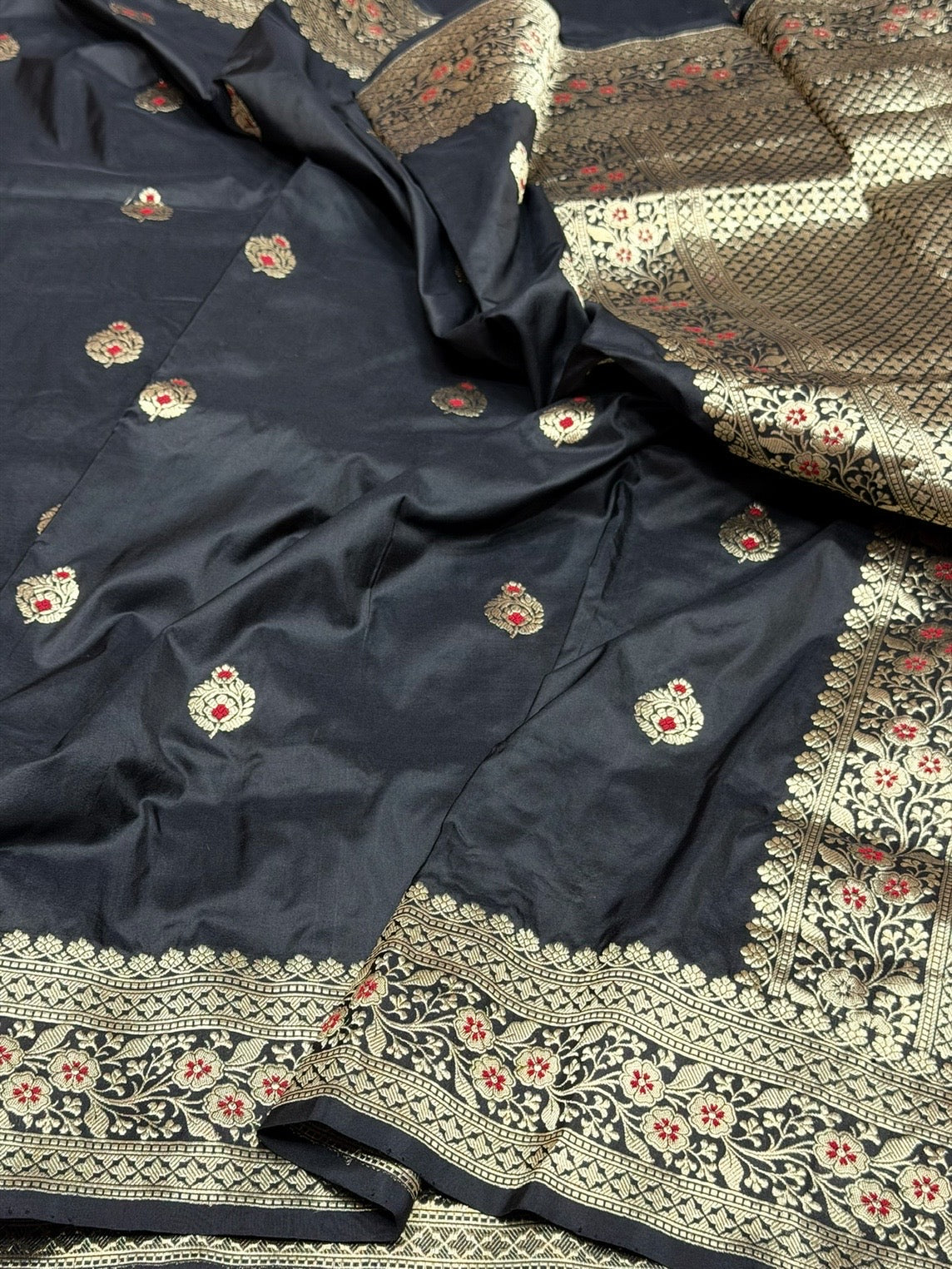 Handwoven Vintage Pure Banarasi Silk Saree – Kadwa Weave in 100% Katan Mulberry Silk