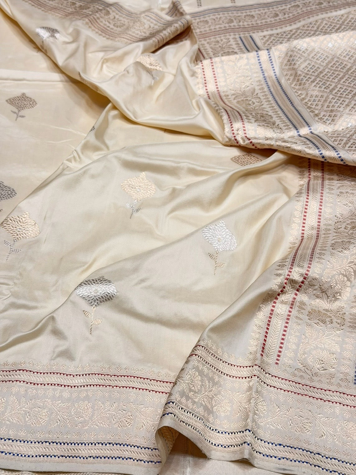 Cream Handwoven Pure Banarasi Silk Saree in Kadwa Weave – 100% Katan Mulberry Silk