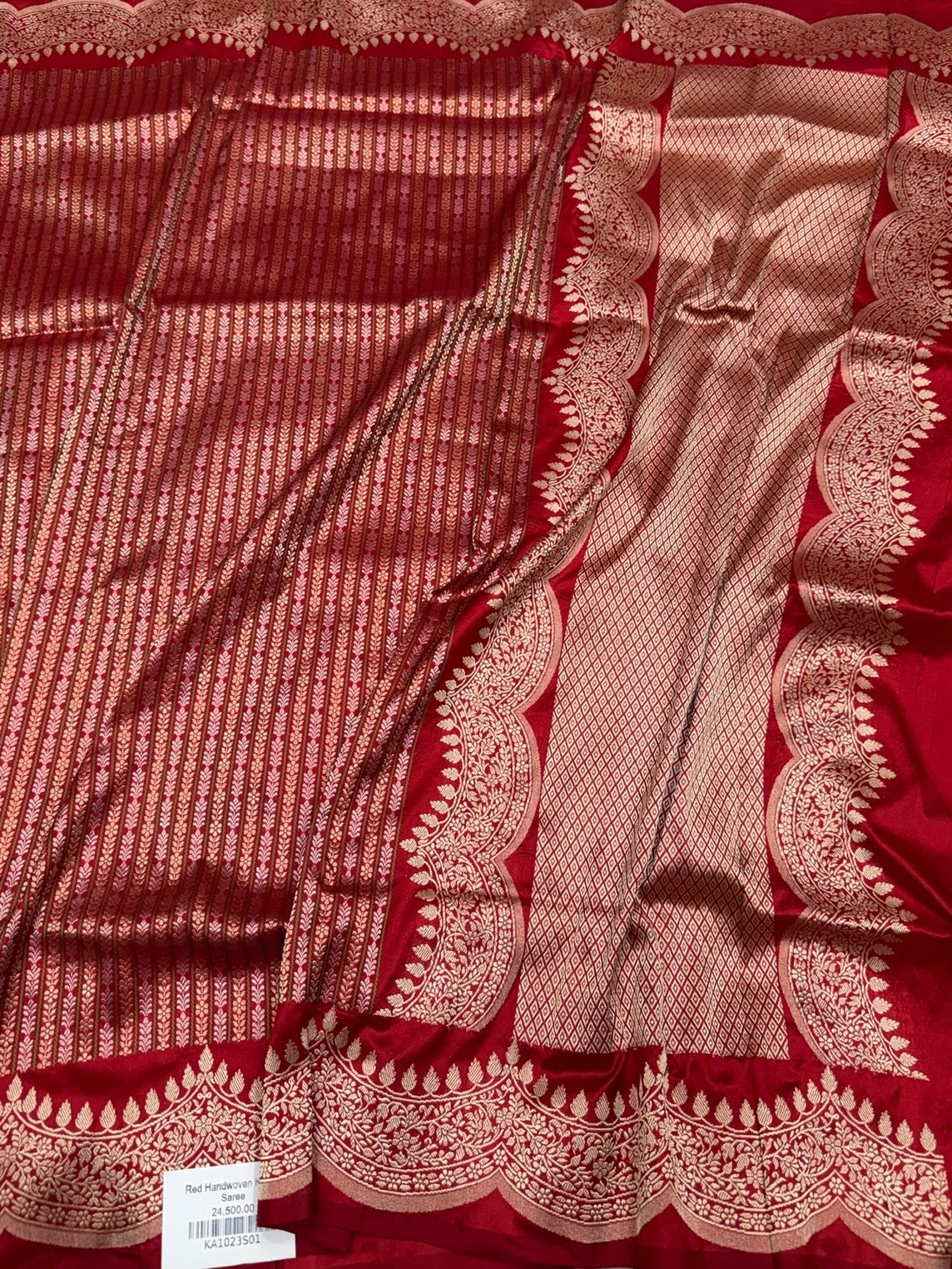 Red Handwoven Banarasi Scallop Border Katan Silk Saree – Luxury Kadwa Handloom