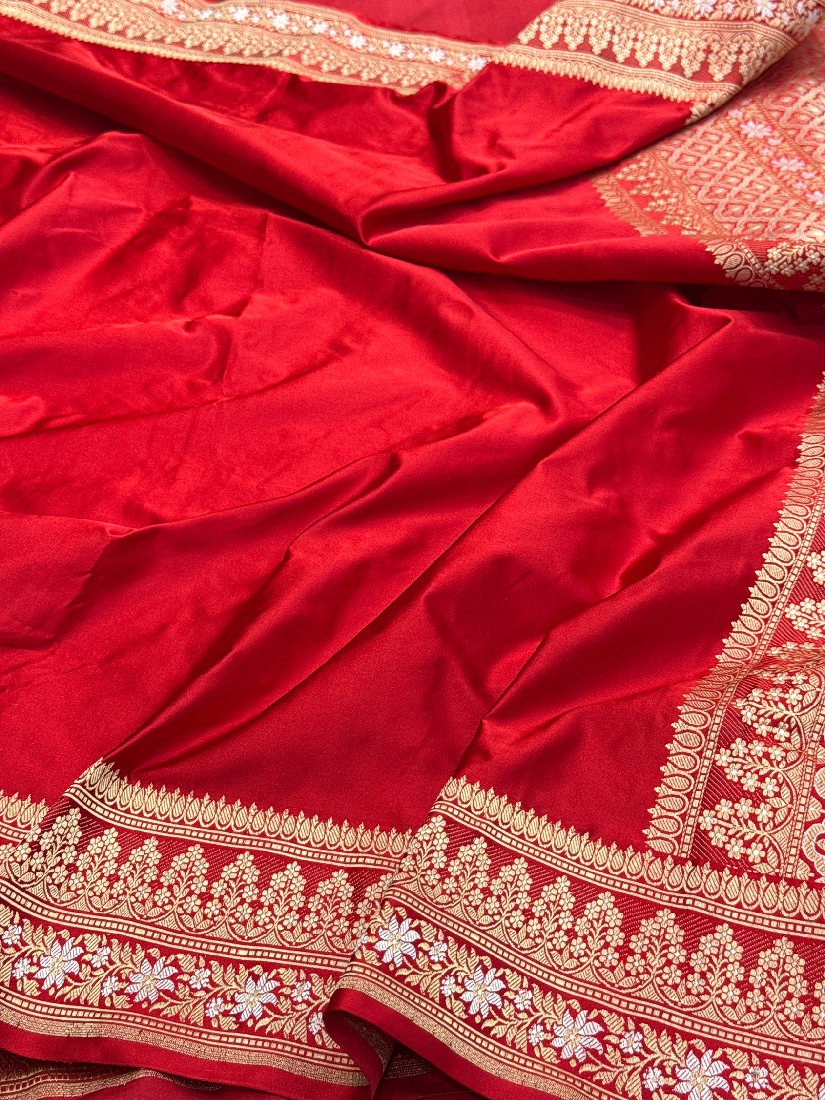 Red Handwoven Pure Banarasi Mashru Satin Silk Saree