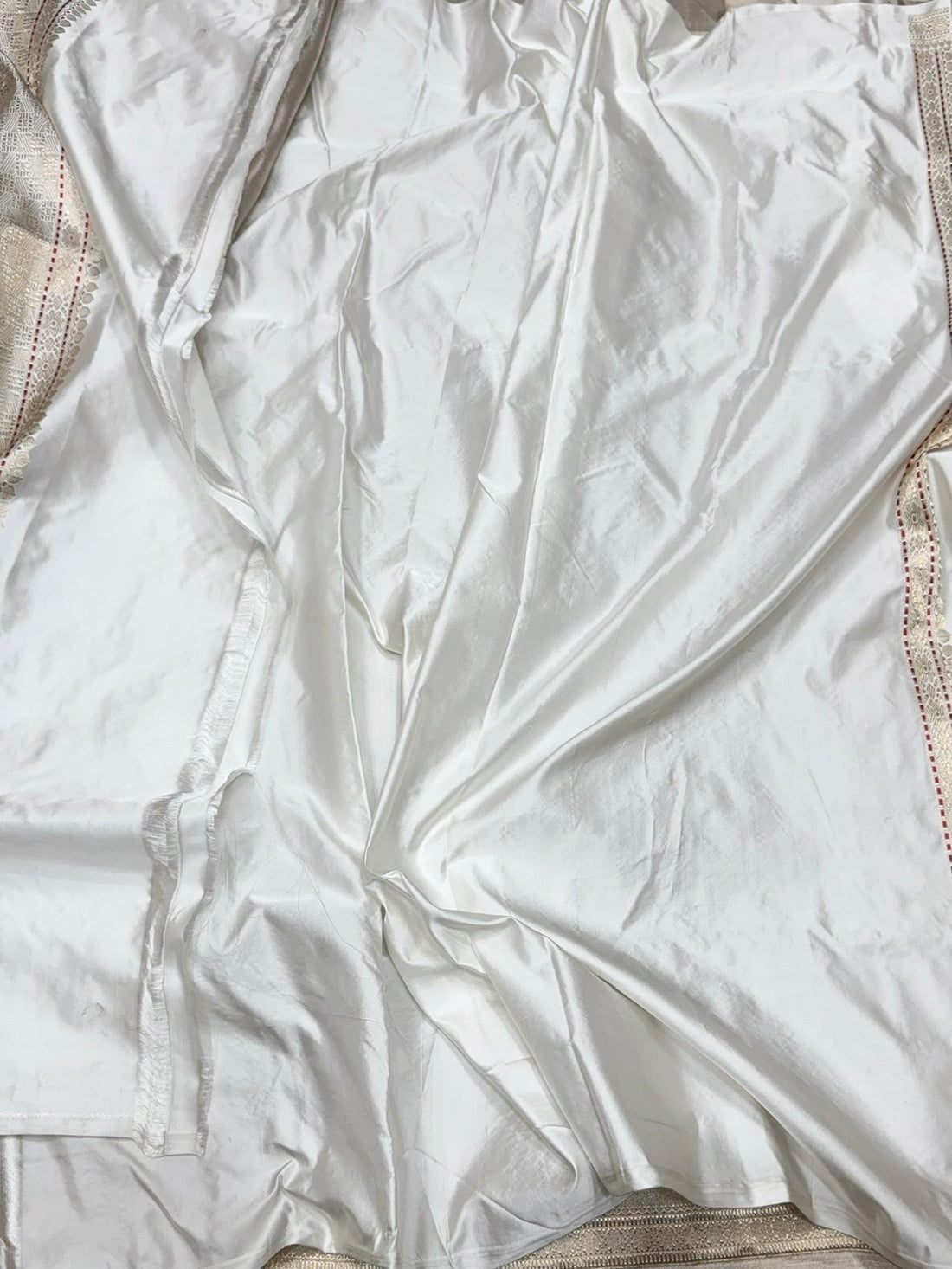 Ivory Handwoven Pure Banarasi Satin Tanchoi Silk Saree – Luxury Wedding &amp; Festive Handloom