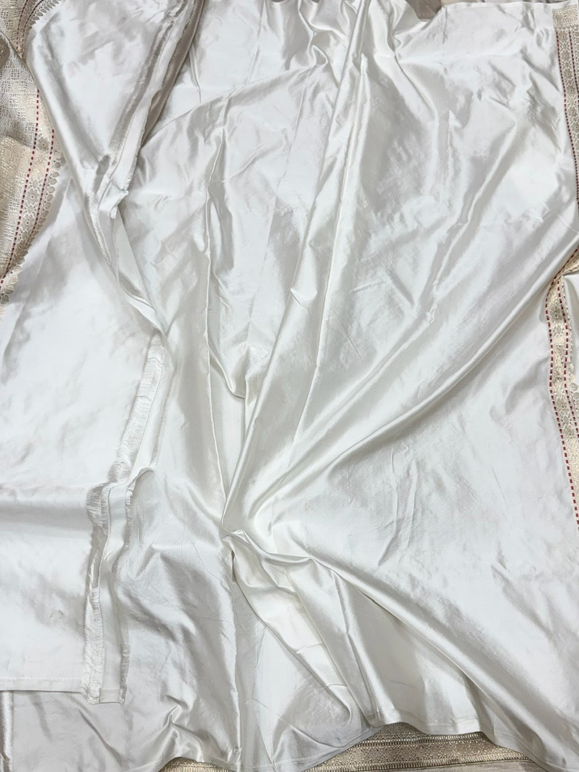 Ivory Handwoven Pure Banarasi Satin Tanchoi Silk Saree – Luxury Wedding &amp; Festive Handloom