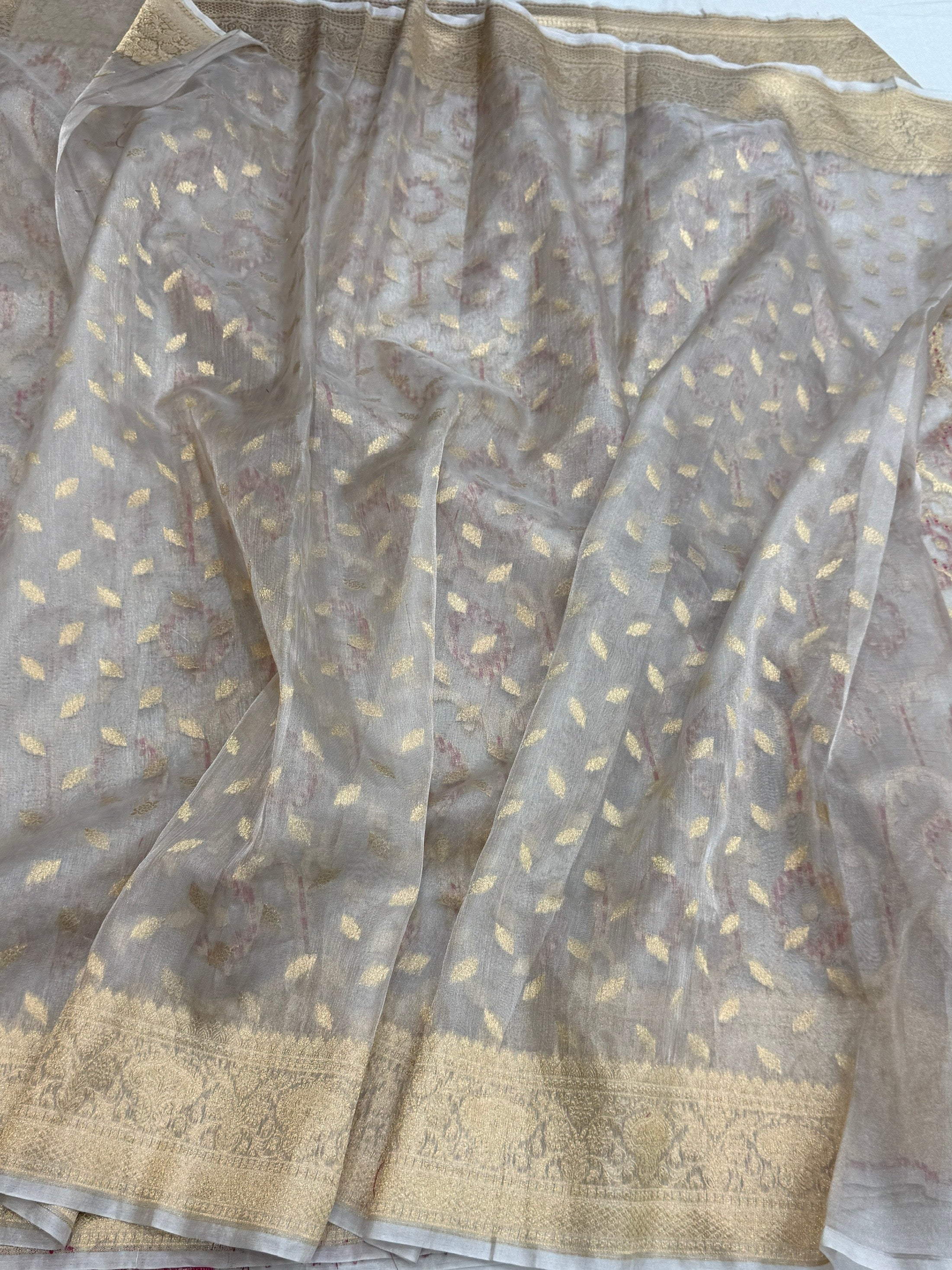 Champagne Gold Pure Banarasi Tissue Silk Saree | Pure Kora Tissue | Cutwork Technique | Lightweight Banarasi Saree