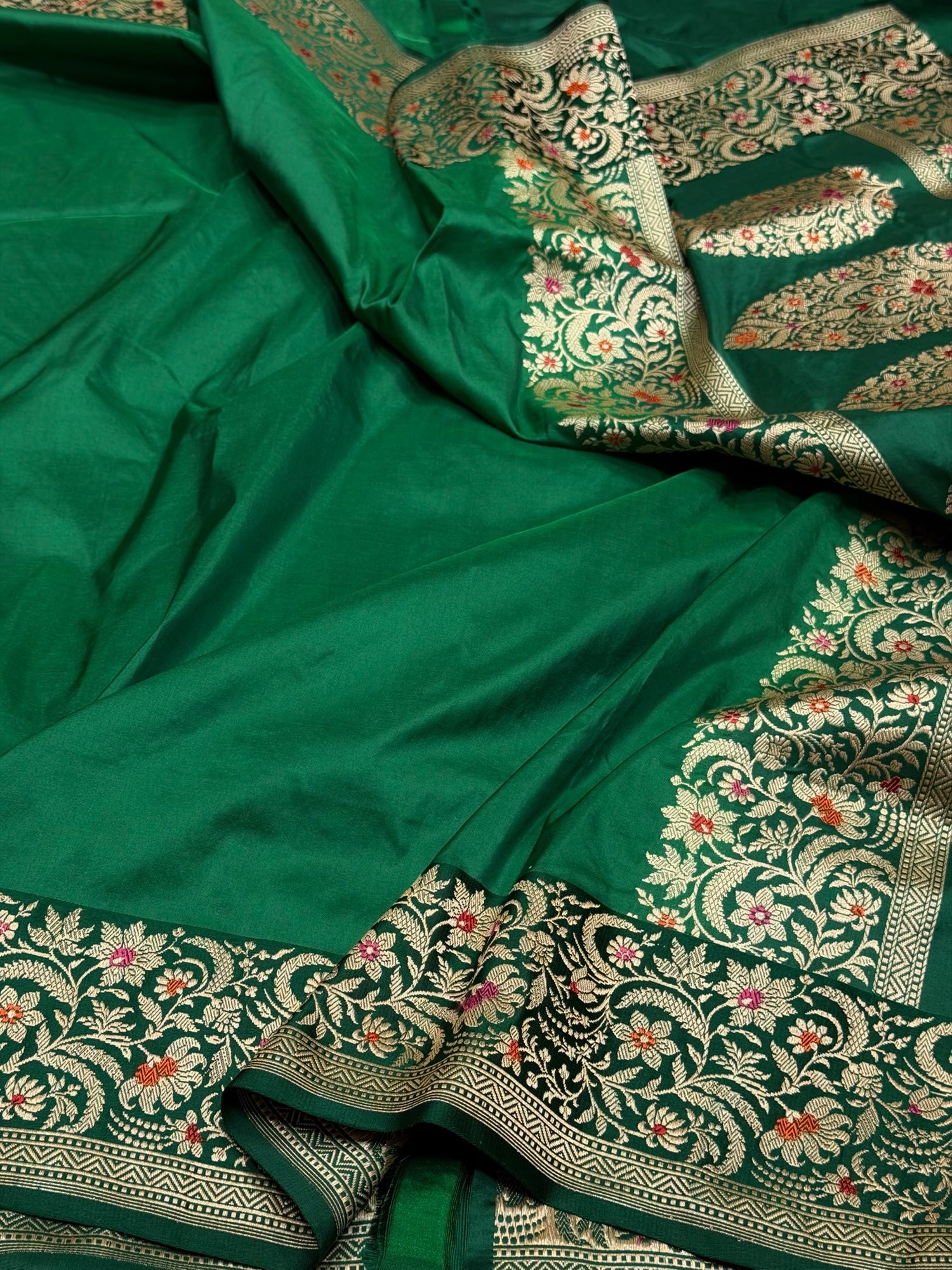 Emerald Green Handwoven Pure Banarasi Katan Silk Saree | Kadwa Weave | Intricate Border Design | Pure Silk Handloom Saree