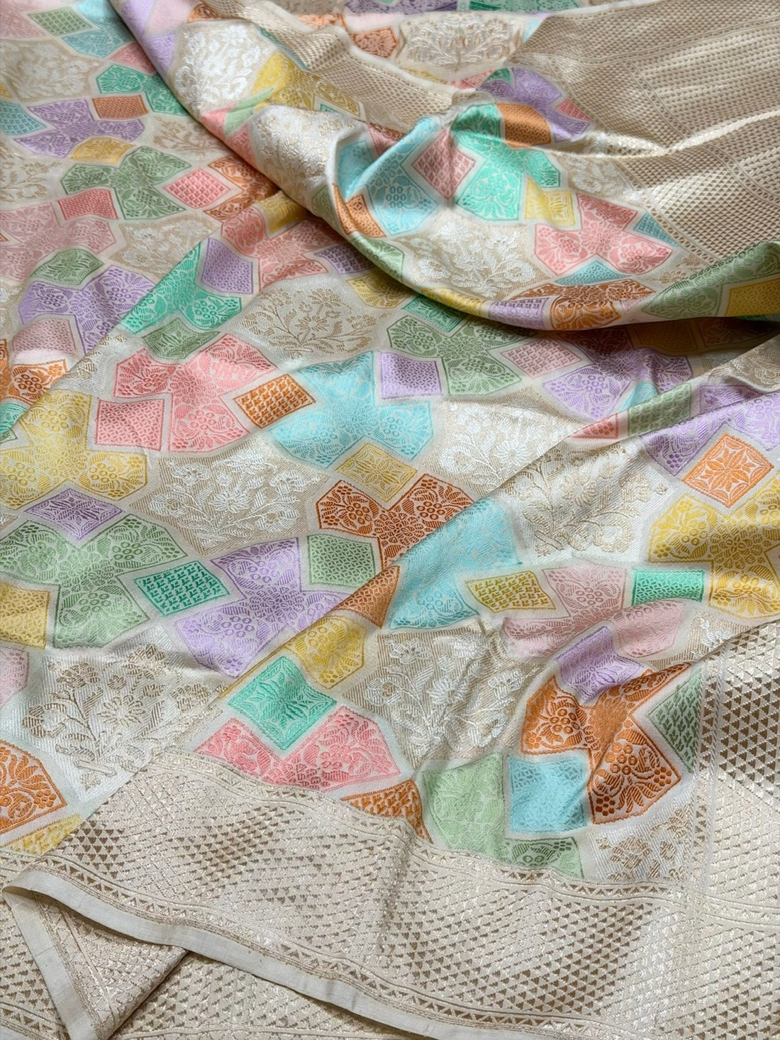 Ivory Handwoven Pure Banarasi Rangkaat Saree