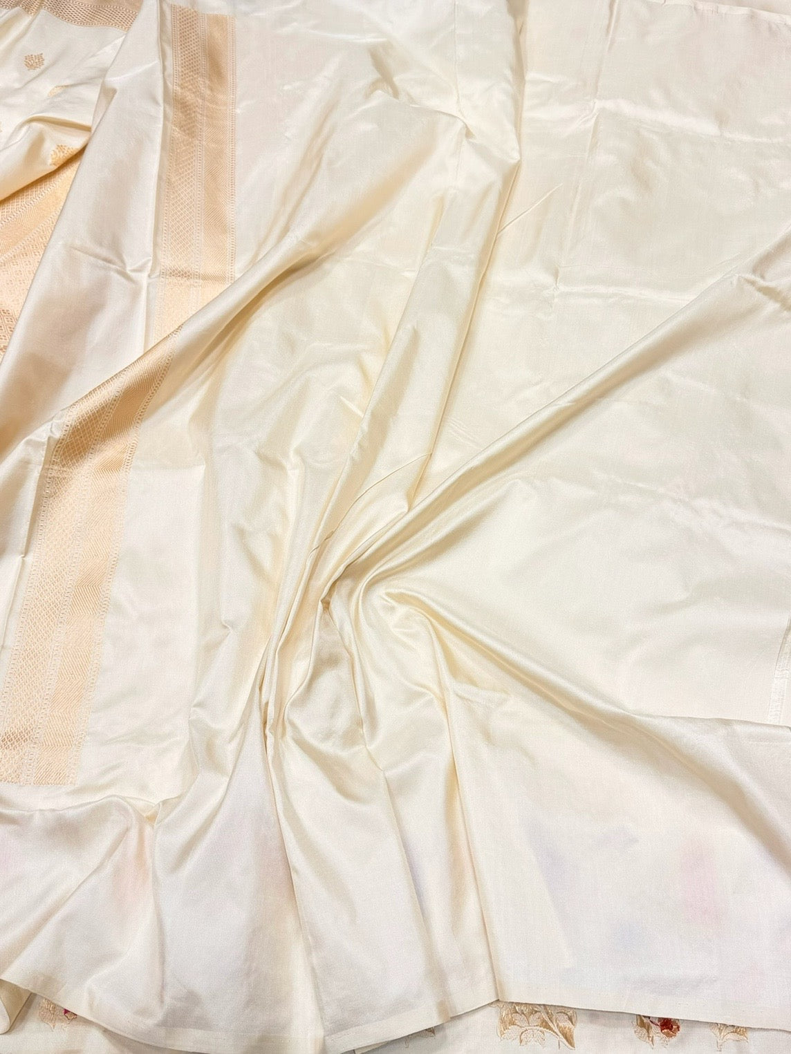 Ivory Handwoven Pure Banarasi Silk Saree