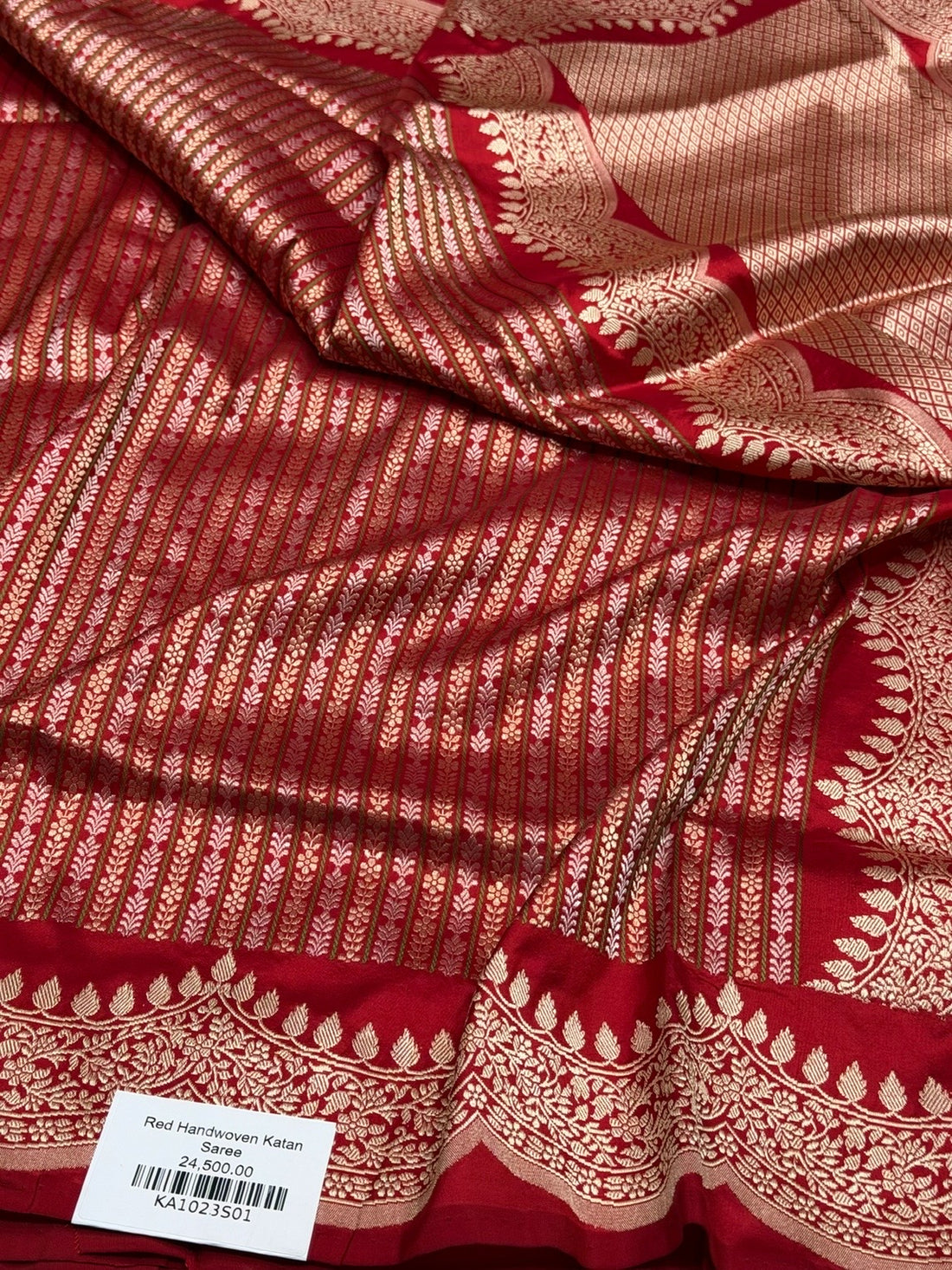 Red Handwoven Banarasi Scallop Border Katan Silk Saree – Luxury Kadwa Handloom