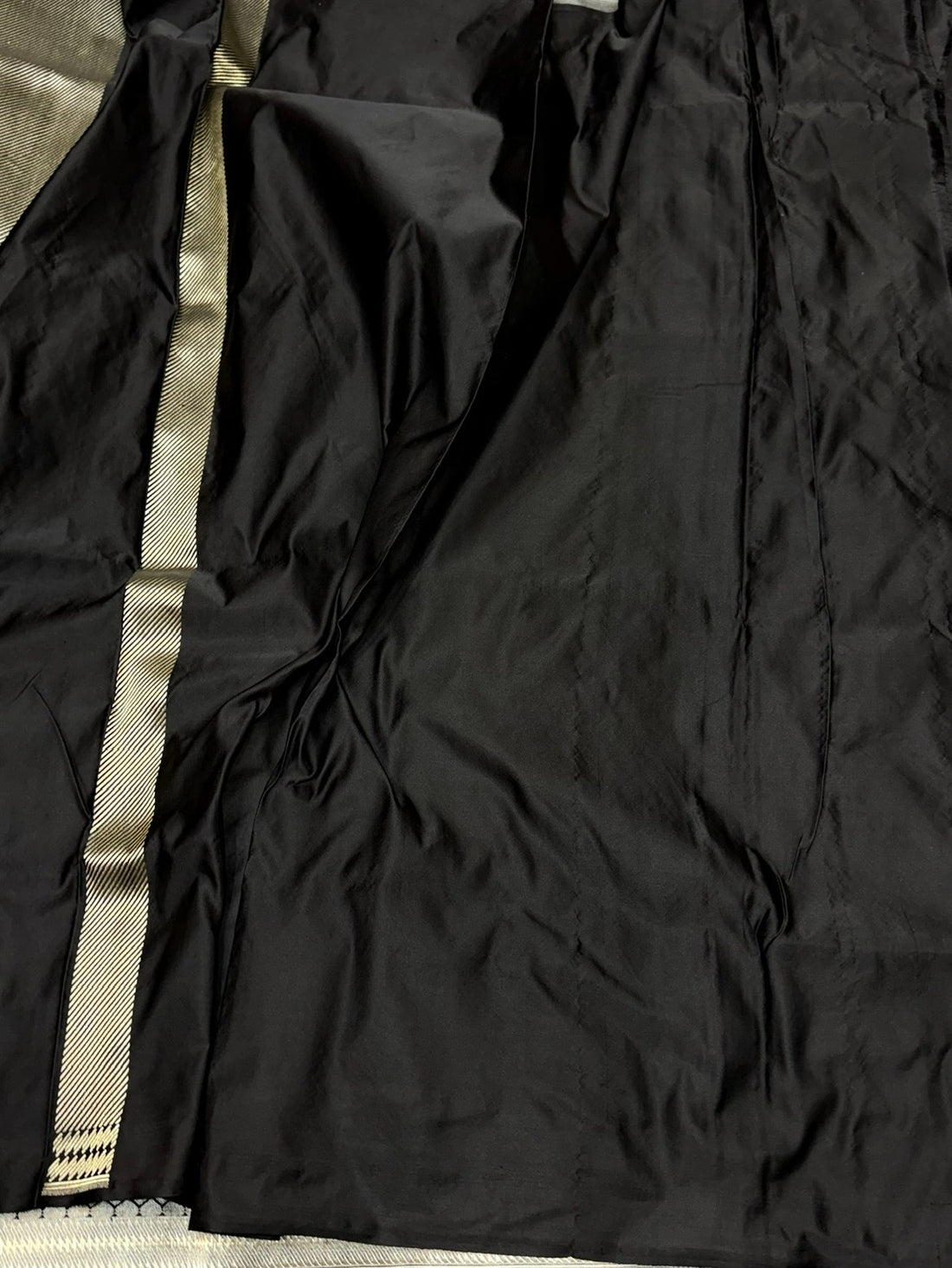 Black Handwoven Banarasi Satin Tanchoi Pure Silk Saree