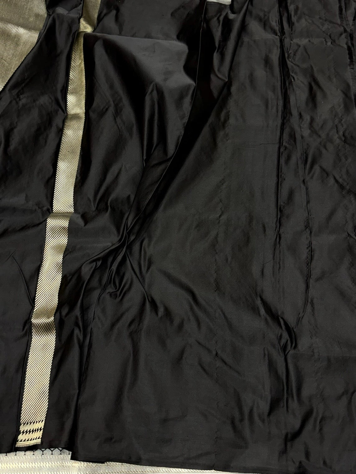 Black Handwoven Banarasi Satin Tanchoi Pure Silk Saree