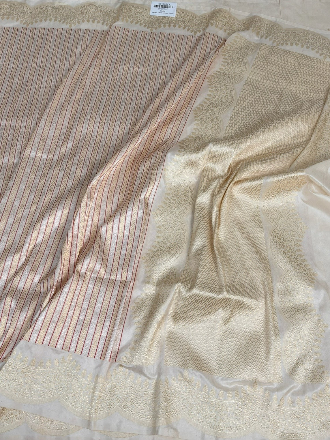 Ivory Handwoven Banarasi Scallop Border Katan Silk Saree – Luxury Kadwa Handloom