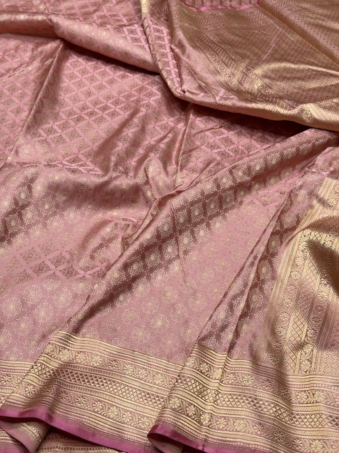 Lilac Handwoven Vintage Pure Banarasi Satin Silk Saree