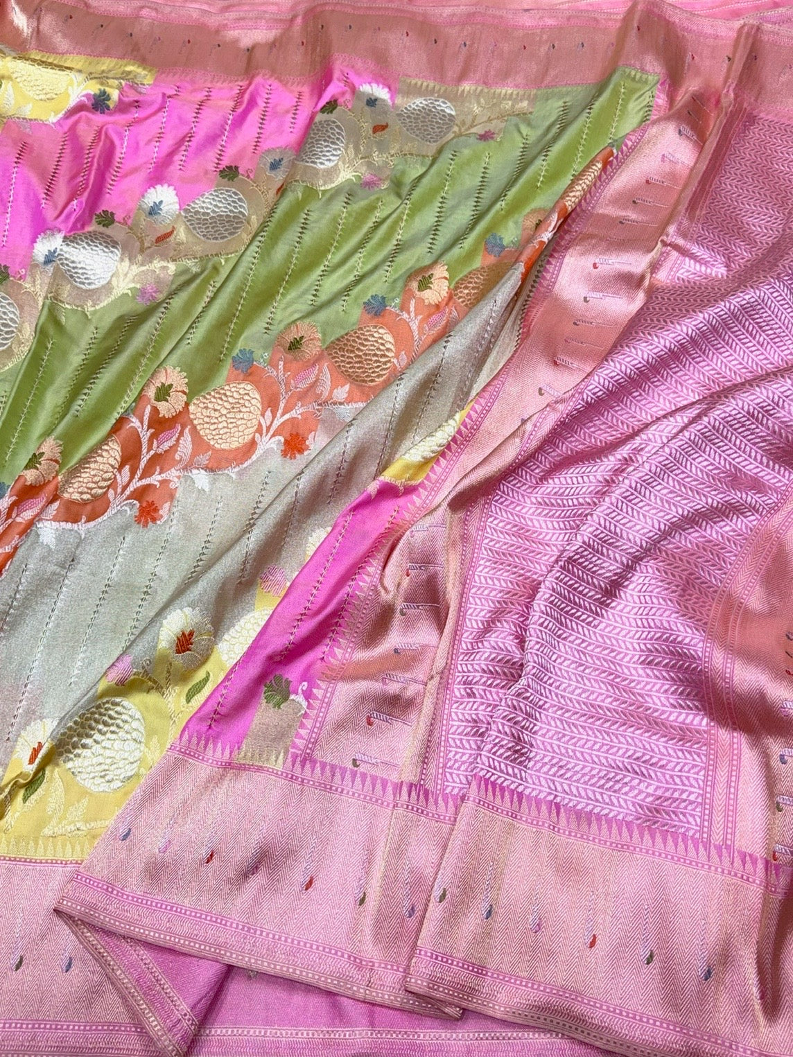 Baby Pink Handwoven Pure Banarasi Rangkaat Silk Saree