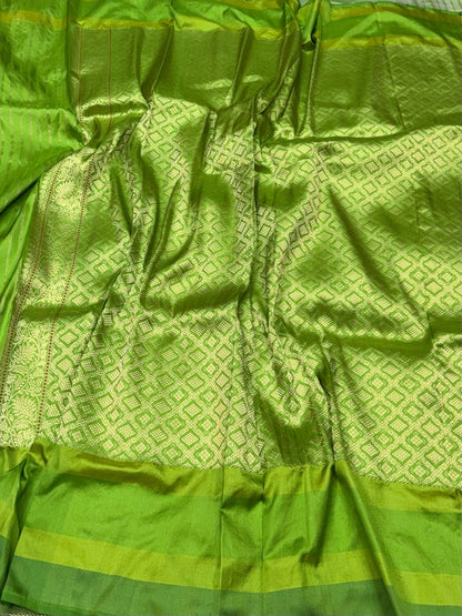 Cream white Handwoven Pure Banarasi Ektara Silk Saree – Kadwa Iktara Weave