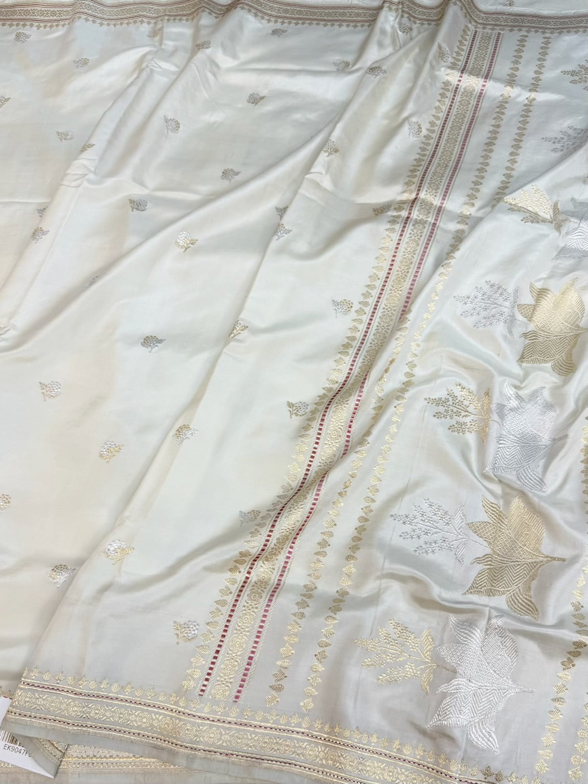 Ivory Handwoven Pure Banarasi Katan Silk Saree