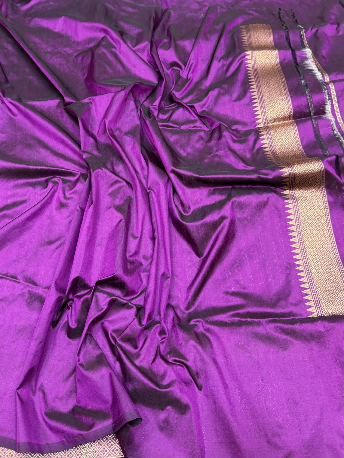 Magenta Handwoven Pure Banarasi Silk Saree