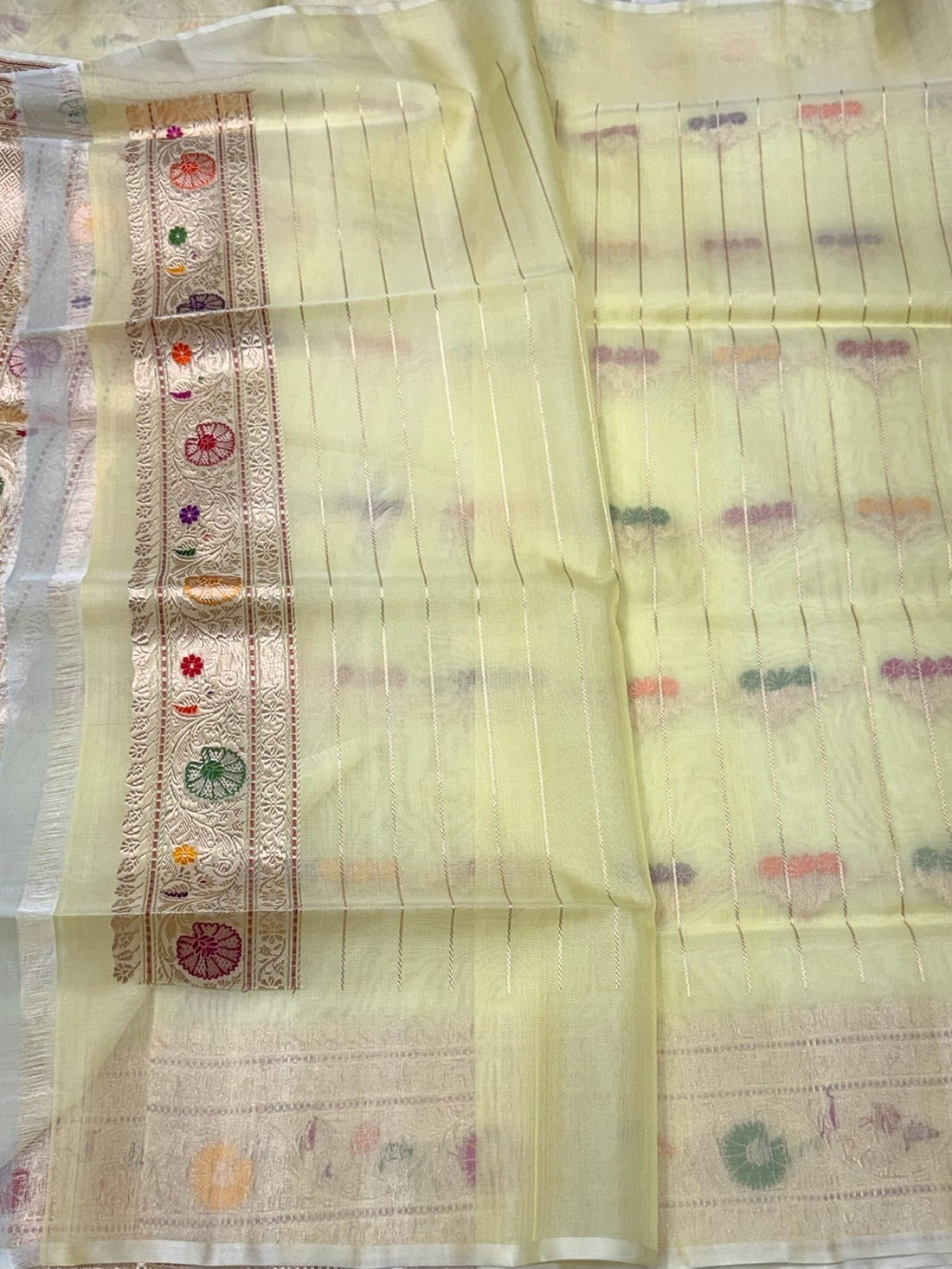 Pastel Yellow Handwoven Pure Banarasi Organza Silk Saree in Kadwa Weave | 100% Pure Kora Silk