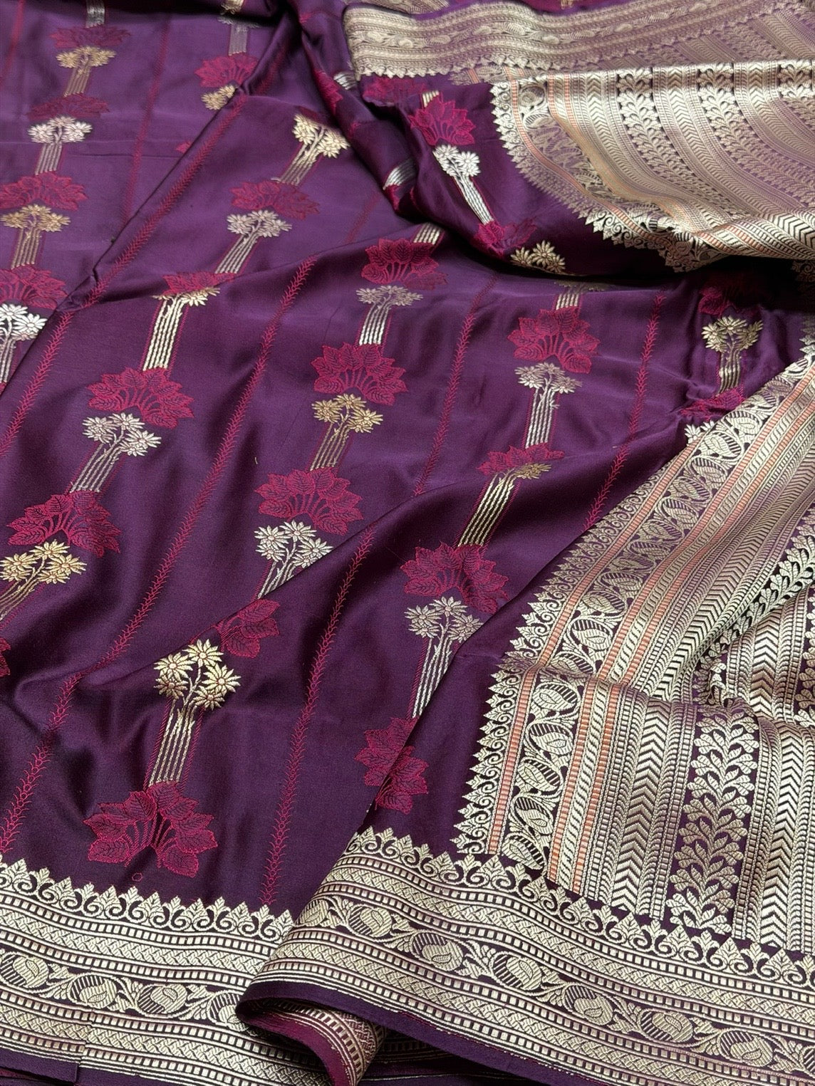 Majenta Handwoven Pure Banarasi Satin Tanchoi Silk Saree