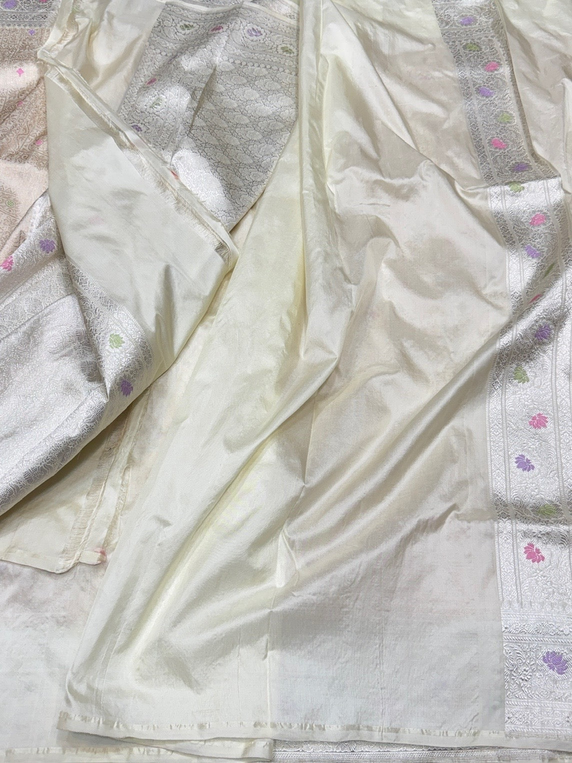 Cream Handwoven Pure Banarasi Tissue Silk Saree