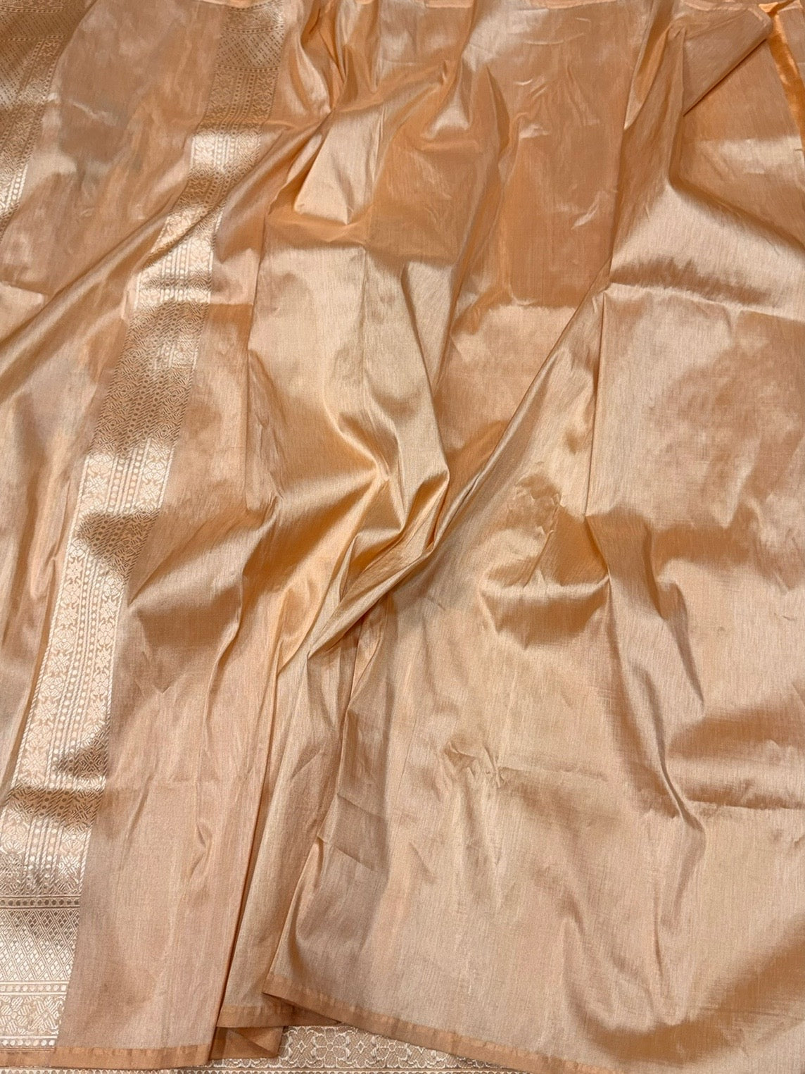 Peach Gold Handwoven Pure Banarasi Tissue Saree – Kadwa Weave, Pure Tissue Silk