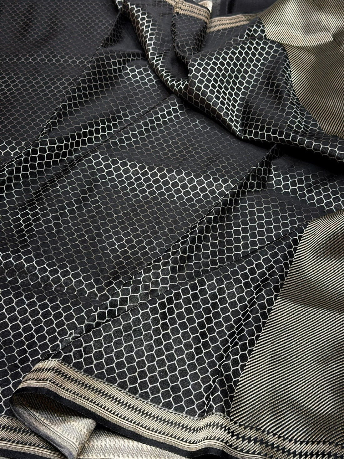 Black Handwoven Banarasi Satin Tanchoi Pure Silk Saree