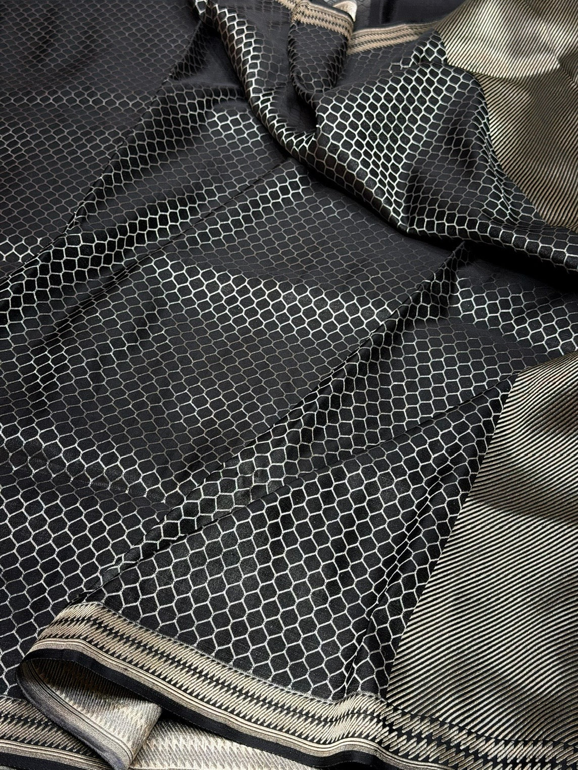 Black Handwoven Banarasi Satin Tanchoi Pure Silk Saree