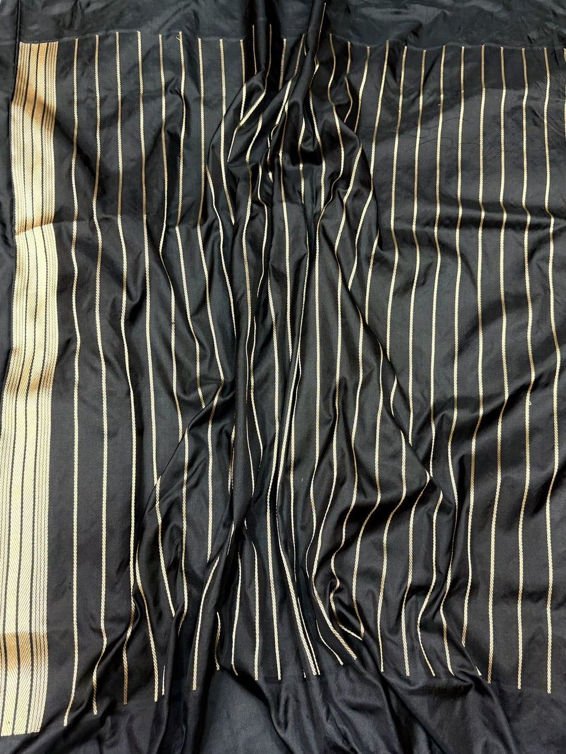 Black Handwoven Pure Banarasi Tissue Saree