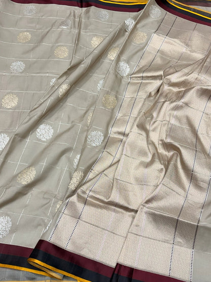 Light Champagne Beige Handwoven Pure Banarasi Ektara Silk Saree with Satin Border – Kadwa Weave | Authentic Banaras Handloom