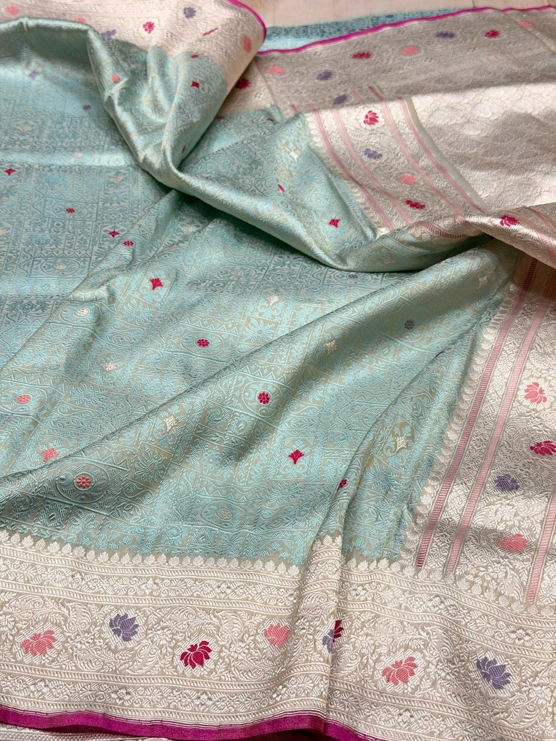 Sea Green Handwoven Pure Banarasi Tissue Silk Saree – Kadwa Weave in 100% Tissue Silk