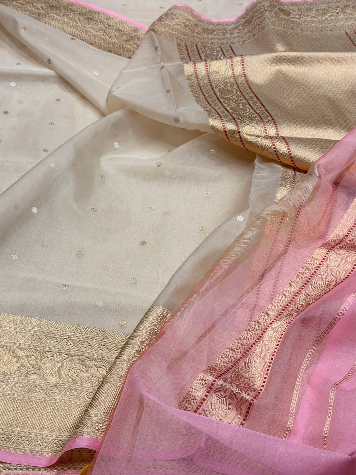 Ivory Handwoven Pure Banarasi Organza Silk Saree – Kadwa Weave in Kora Mulberry Silk