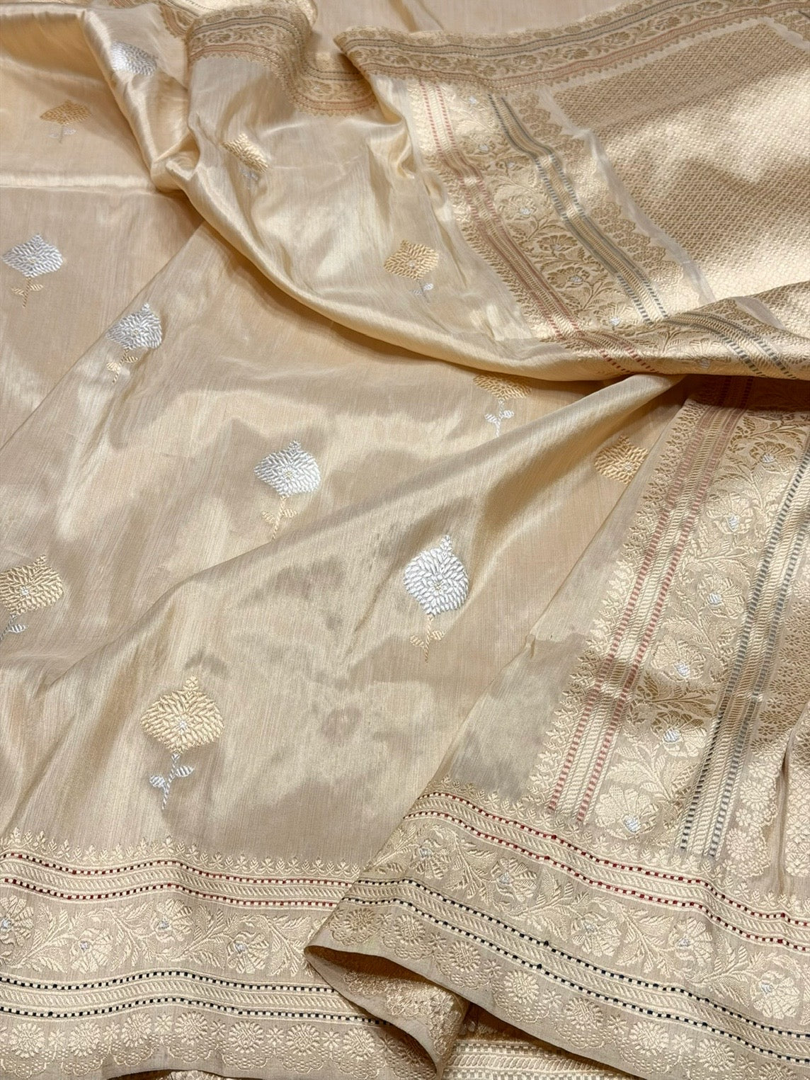 Cream Handwoven Pure Banarasi Tissue Silk Saree
