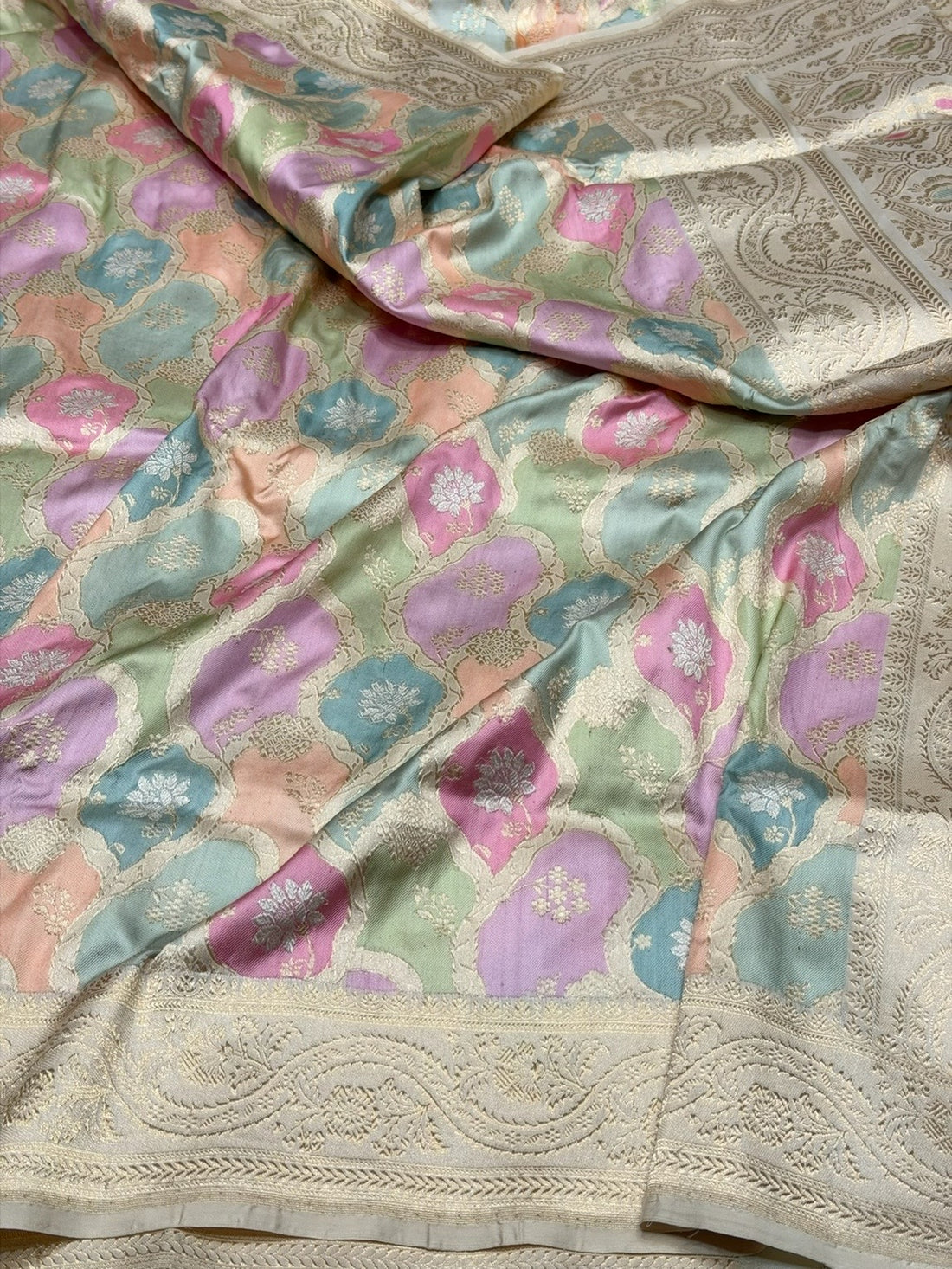 Ivory Handwoven Pure Banarasi Rangkaat Silk Saree