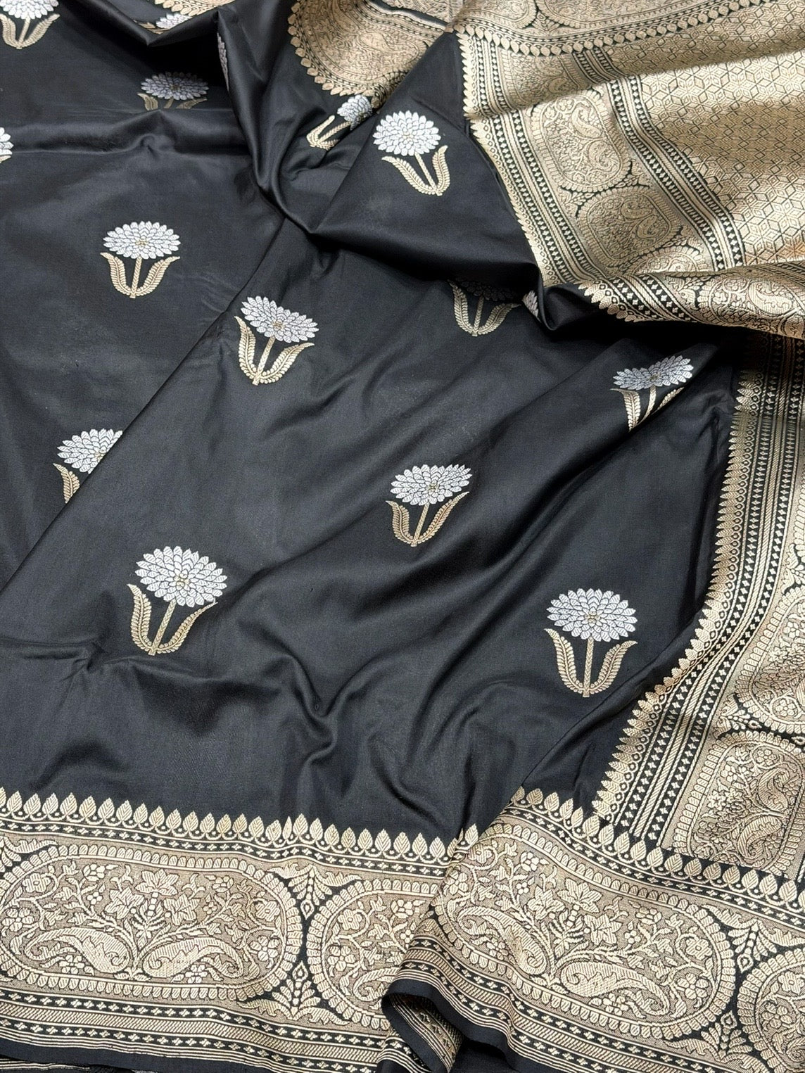 Black Handwoven Pure Banarasi Silk Saree – Katan Silk | Kadwa Weave | Elegant Traditional Banarasi Saree