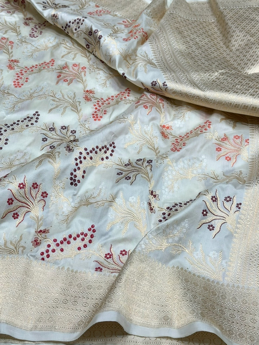 Ivory Handwoven Pure Banarasi Silk Saree