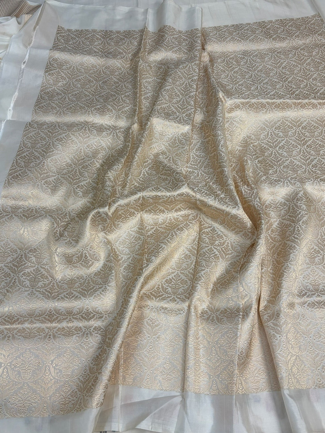 White Handwoven Pure Banarasi Ektara Katan Silk Saree