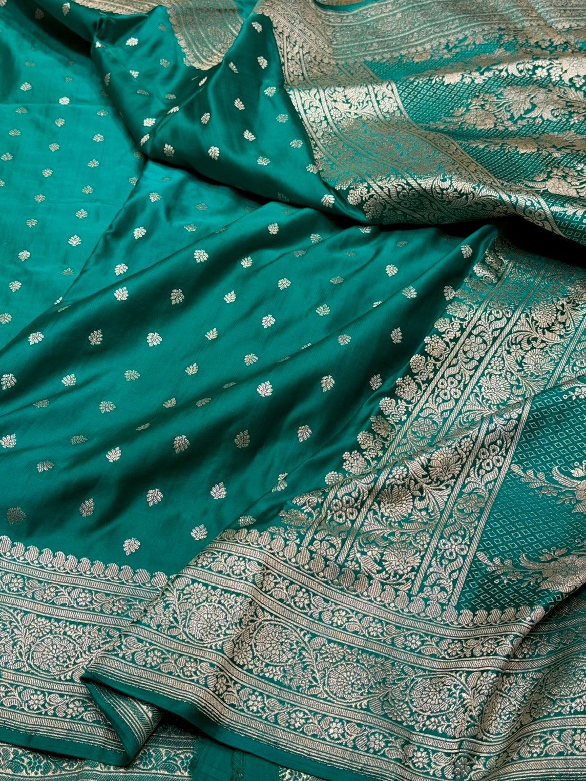 Teal Green Vintage Banarasi Pure Satin Silk Brocade Saree – Luxury Cutwork Wedding & Festive Saree