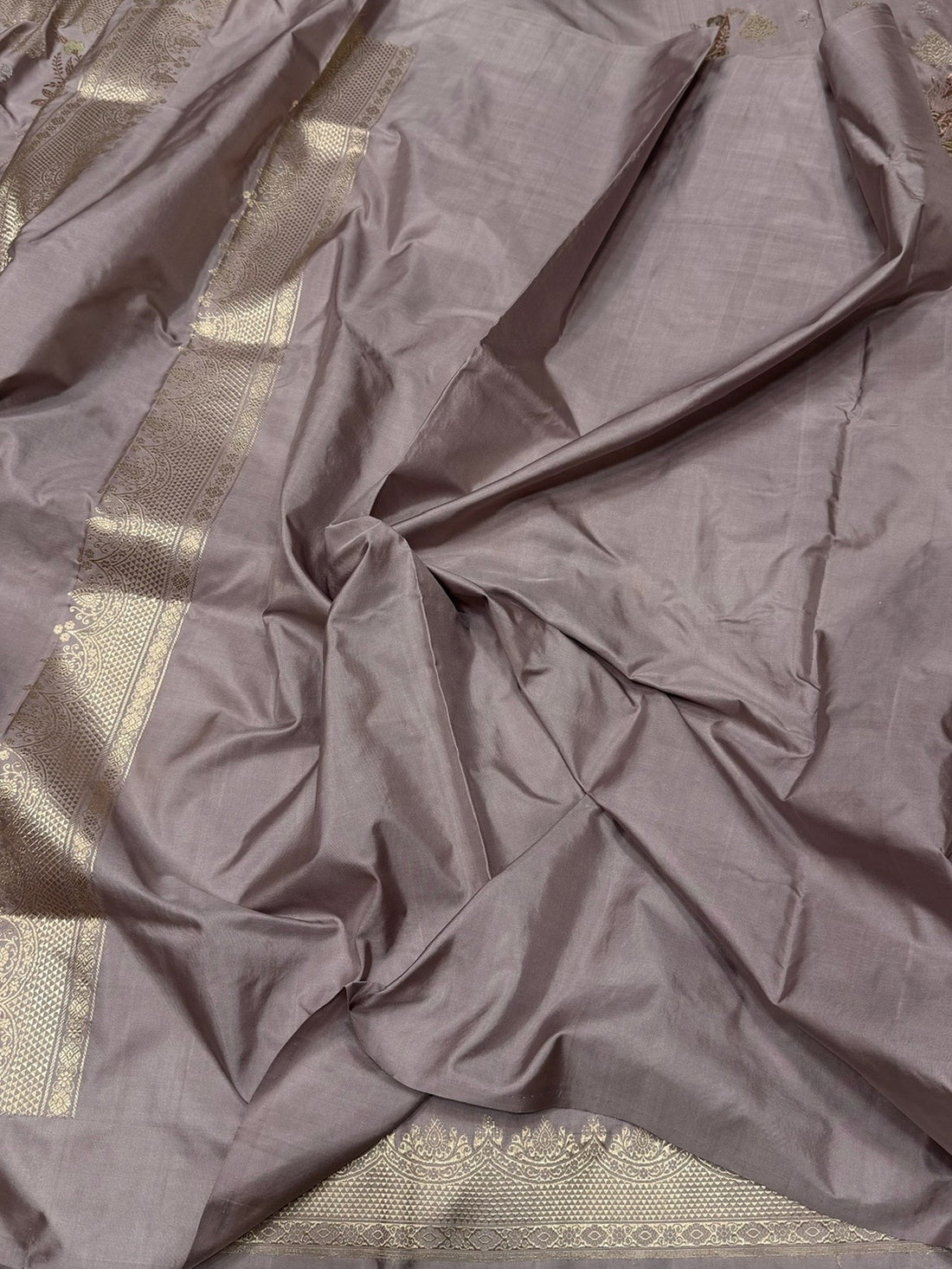 Lilac Handwoven Pure Banarasi Silk Saree